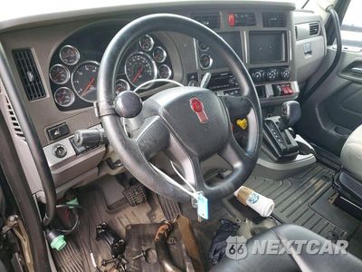 Zdjęcie 8 z 14 samochodu: 2016 KENWORTH T680 SEMI TRUCK VIN:1XKYD49X5GJ463937 - miniatura