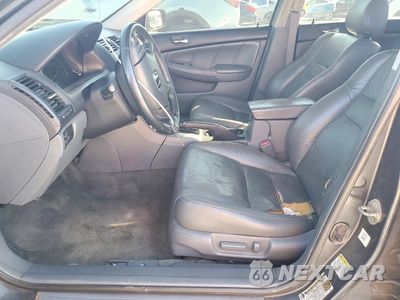 Zdjęcie 7 z 13 samochodu: 2005 HONDA ACCORD EX VIN:1HGCM66595A003831 - miniatura