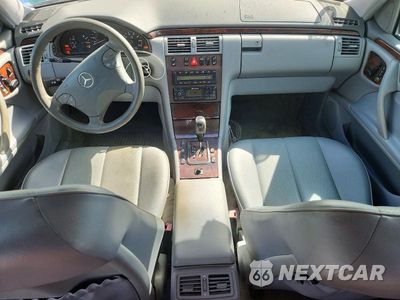 Zdjęcie 8 z 13 samochodu: 2001 MERCEDES-BENZ E 320 VIN:WDBJH65J71B363238 - miniatura