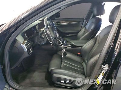 Zdjęcie 7 z 12 samochodu: 2019 BMW 530 XI VIN:WBAJA7C57KWW08306 - miniatura