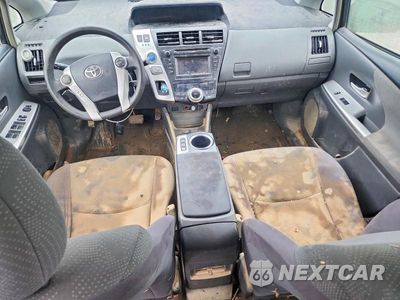 Zdjęcie 8 z 12 samochodu: 2014 TOYOTA PRIUS V THREE VIN:JTDZN3EU5EJ005122 - miniatura