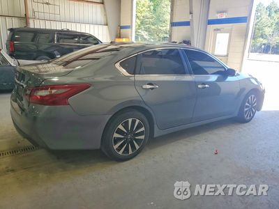 Trzecie zdjęcie samochodu z tyłu: 2018 NISSAN ALTIMA 2.5 SV VIN:1N4AL3AP7JC272317 - miniatura