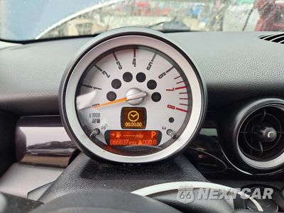 Zdjęcie 9 z 12 samochodu: 2010 MINI COOPER S VIN:WMWMF7C51ATZ70503 - miniatura
