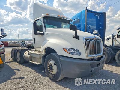 Czwarte zdjęcie samochodu z boku: 2019 INTERNATIONAL LT625 SEMI TRUCK VIN:3HSDZTZR0KN717560 - miniatura
