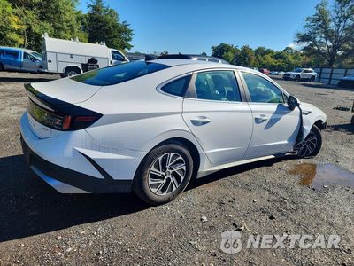 Trzecie zdjęcie samochodu z tyłu: 2026 HYUNDAI SONATA HYBRID BLUE VIN:KMHL24JJ4TA142514 - miniatura