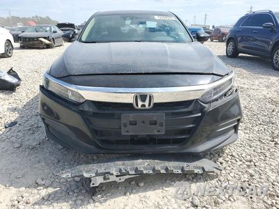Piąte zdjęcie samochodu w środku: 2018 HONDA ACCORD LX VIN:1HGCV1F14JA245983 - miniatura