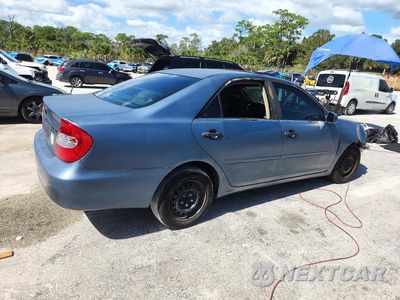 Trzecie zdjęcie samochodu z tyłu: 2002 TOYOTA CAMRY LE VIN:4T1BE32K12U595748 - miniatura