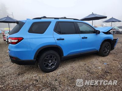 Trzecie zdjęcie samochodu z tyłu: 2023 HONDA PILOT TRAILSPORT VIN:5FNYG1H68PB027598 - miniatura