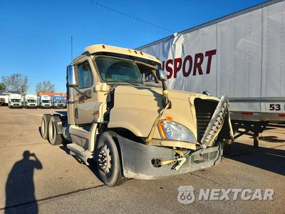Czwarte zdjęcie samochodu z boku: 2013 FREIGHTLINER CASCADIA SEMI TRUCK VIN:1FUJGEBG1DLFG7093 - miniatura