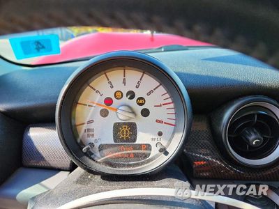 Zdjęcie 9 z 12 samochodu: 2012 MINI COOPER S VIN:WMWSV3C5XCTY16717 - miniatura