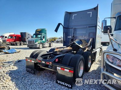 Trzecie zdjęcie samochodu z tyłu: 2025 VOLVO VNL SEMI TRUCK VIN:4V4NC9EH0SN665670 - miniatura