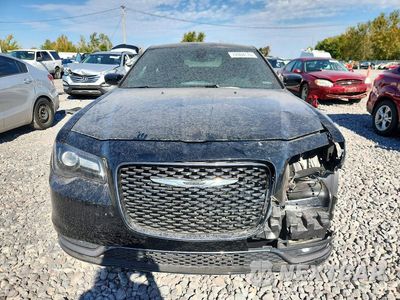 Piąte zdjęcie samochodu w środku: 2015 CHRYSLER 300 S VIN:2C3CCABT3FH792672 - miniatura