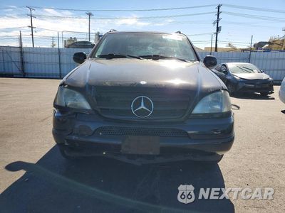 Piąte zdjęcie samochodu w środku: 2000 MERCEDES-BENZ ML 320 VIN:4JGAB54E8YA147010 - miniatura