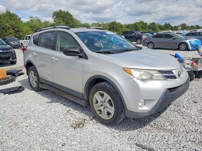 Czwarte zdjęcie samochodu z boku: 2015 TOYOTA RAV4 LE VIN:JTMBFREV6FJ034673 - miniatura