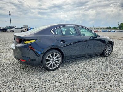 Trzecie zdjęcie samochodu z tyłu: 2022 MAZDA 3 SELECT VIN:3MZBPABL1NM310063 - miniatura