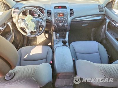 Zdjęcie 8 z 12 samochodu: 2013 KIA SORENTO LX VIN:5XYKTDA67DG390704 - miniatura