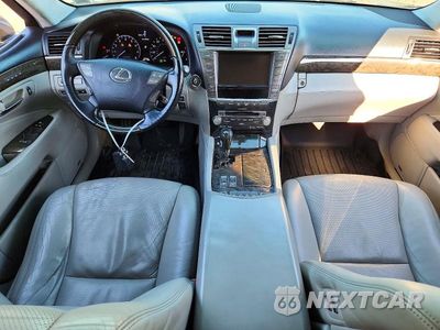 Zdjęcie 8 z 12 samochodu: 2010 LEXUS LS 460L VIN:JTHDL1EF9A5002652 - miniatura