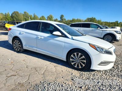 Czwarte zdjęcie samochodu z boku: 2015 HYUNDAI SONATA SE VIN:5NPE24AF0FH016561 - miniatura