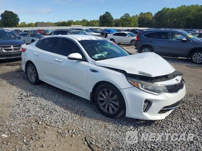 Czwarte zdjęcie samochodu z boku: 2018 KIA OPTIMA S VIN:5XXGT4L39JG234155 - miniatura