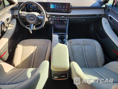Zdjęcie 8 z 12 samochodu: 2024 HYUNDAI SONATA HYBRID SEL VIN:KMHL34JJ6RA101064 - miniatura