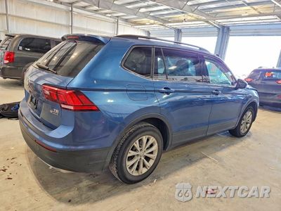 Trzecie zdjęcie samochodu z tyłu: 2018 VOLKSWAGEN TIGUAN S VIN:3VV0B7AX1JM105838 - miniatura