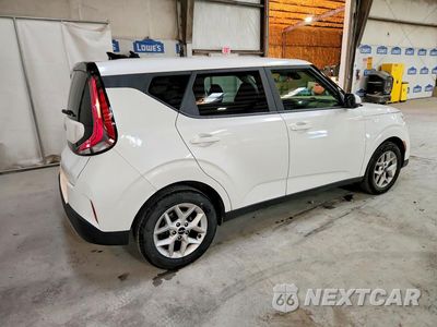 Trzecie zdjęcie samochodu z tyłu: 2023 KIA SOUL LX VIN:KNDJ23AU1P7860637 - miniatura