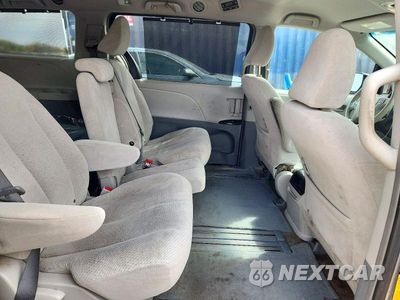 Zdjęcie 11 z 14 samochodu: 2013 TOYOTA SIENNA LE VIN:5TDKK3DC0DS296925 - miniatura
