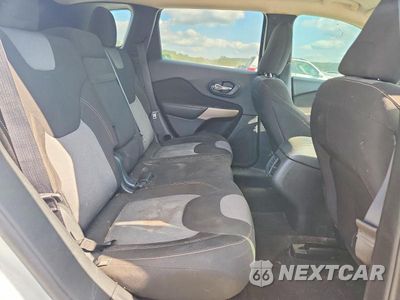 Zdjęcie 11 z 13 samochodu: 2018 JEEP CHEROKEE LATITUDE VIN:1C4PJMCB4JD610106 - miniatura