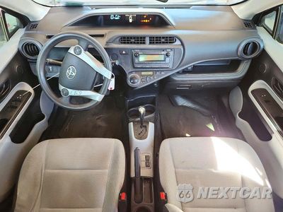 Zdjęcie 8 z 12 samochodu: 2014 TOYOTA PRIUS C ONE VIN:JTDKDTB3XE1072332 - miniatura
