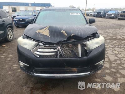 Piąte zdjęcie samochodu w środku: 2013 TOYOTA HIGHLANDER SE VIN:5TDBK3EH8DS206169 - miniatura