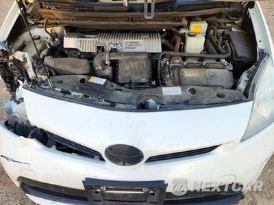 Zdjęcie 11 z 12 samochodu: 2015 TOYOTA PRIUS TWO VIN:JTDKN3DUXF0465161 - miniatura