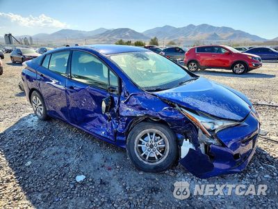 Czwarte zdjęcie samochodu z boku: 2017 TOYOTA PRIUS THREE VIN:JTDKARFU4H3529790 - miniatura