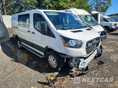 Czwarte zdjęcie samochodu z boku: 2023 FORD TRANSIT T-250 VIN:1FTBR1Y85PKA78013 - miniatura
