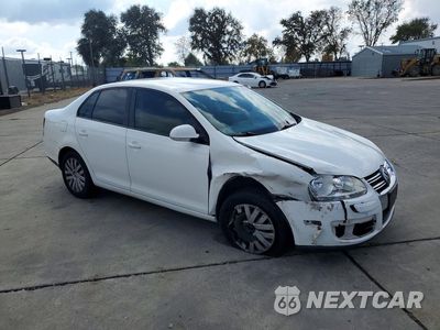 Czwarte zdjęcie samochodu z boku: 2010 VOLKSWAGEN JETTA S VIN:3VWJZ7AJ8AM040106 - miniatura