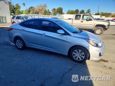 Czwarte zdjęcie samochodu z boku: 2017 HYUNDAI ACCENT SE VIN:KMHCT4AE4HU340189 - miniatura