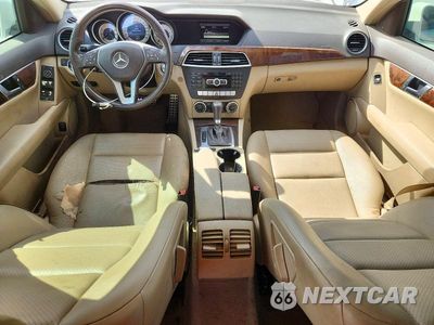 Zdjęcie 8 z 12 samochodu: 2014 MERCEDES-BENZ C 250 VIN:WDDGF4HB3EA938673 - miniatura