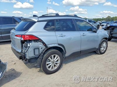 Trzecie zdjęcie samochodu z tyłu: 2025 TOYOTA COROLLA CROSS LE VIN:7MUCAAAG6SV140118 - miniatura