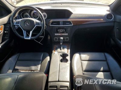Zdjęcie 8 z 12 samochodu: 2013 MERCEDES-BENZ C 250 VIN:WDDGF4HB0DR242854 - miniatura