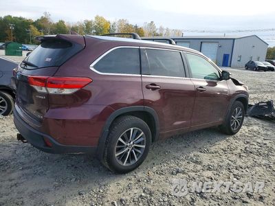 Trzecie zdjęcie samochodu z tyłu: 2018 TOYOTA HIGHLANDER HYBRID XLE VIN:5TDJGRFH4JS046284 - miniatura