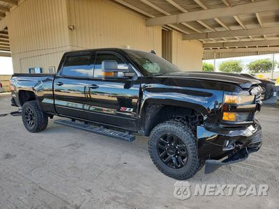 Czwarte zdjęcie samochodu z boku: 2017 CHEVROLET SILVERADO K2500 HEAVY DUTY LT VIN:1GC1KVEY8HF146083 - miniatura