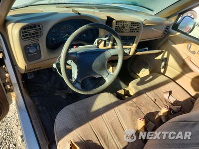 Zdjęcie 8 z 12 samochodu: 1998 GMC SONOMA VIN:1GTCS14X1WK503800 - miniatura