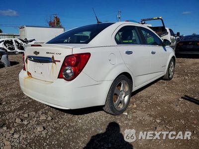 Trzecie zdjęcie samochodu z tyłu: 2014 CHEVROLET SONIC LTZ VIN:1G1JE5SB5E4192882 - miniatura