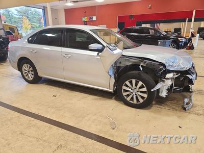 Czwarte zdjęcie samochodu z boku: 2015 VOLKSWAGEN PASSAT S VIN:1VWAT7A30FC028883 - miniatura