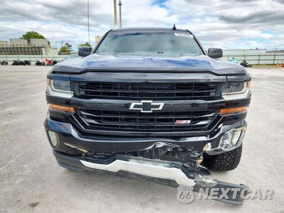 Piąte zdjęcie samochodu w środku: 2017 CHEVROLET SILVERADO K1500 LT VIN:1GCVKRECXHZ376817 - miniatura