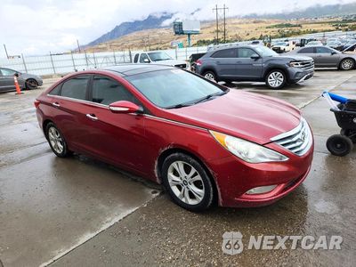 Czwarte zdjęcie samochodu z boku: 2013 HYUNDAI SONATA LIMITED VIN:5NPEC4AC4DH787184 - miniatura