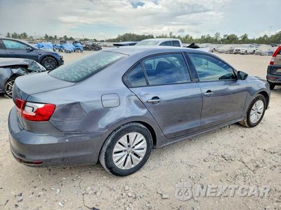 Trzecie zdjęcie samochodu z tyłu: 2015 VOLKSWAGEN JETTA BASE VIN:3VW2K7AJ0FM317945 - miniatura