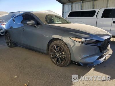 Czwarte zdjęcie samochodu z boku: 2021 MAZDA 3 PREMIUM VIN:JM1BPAML1M1326663 - miniatura