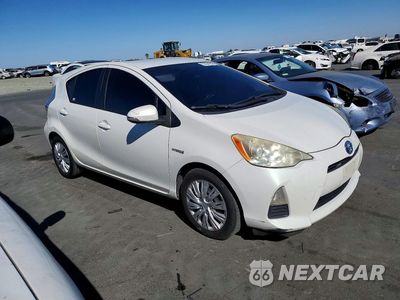 Czwarte zdjęcie samochodu z boku: 2013 TOYOTA PRIUS C ONE VIN:JTDKDTB31D1541712 - miniatura