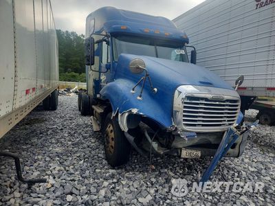Czwarte zdjęcie samochodu z boku: 2007 FREIGHTLINER COLUMBIA 120 SEMI TRUCK VIN:1FUJA6CK67DX14910 - miniatura