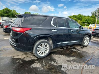 Trzecie zdjęcie samochodu z tyłu: 2021 CHEVROLET TRAVERSE LS VIN:1GNERFKW9MJ143486 - miniatura